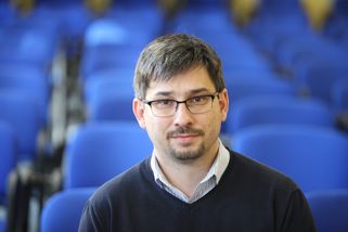 „Papež už není pánem světa.“ Lev XIV. a jeho dvojí premiéra